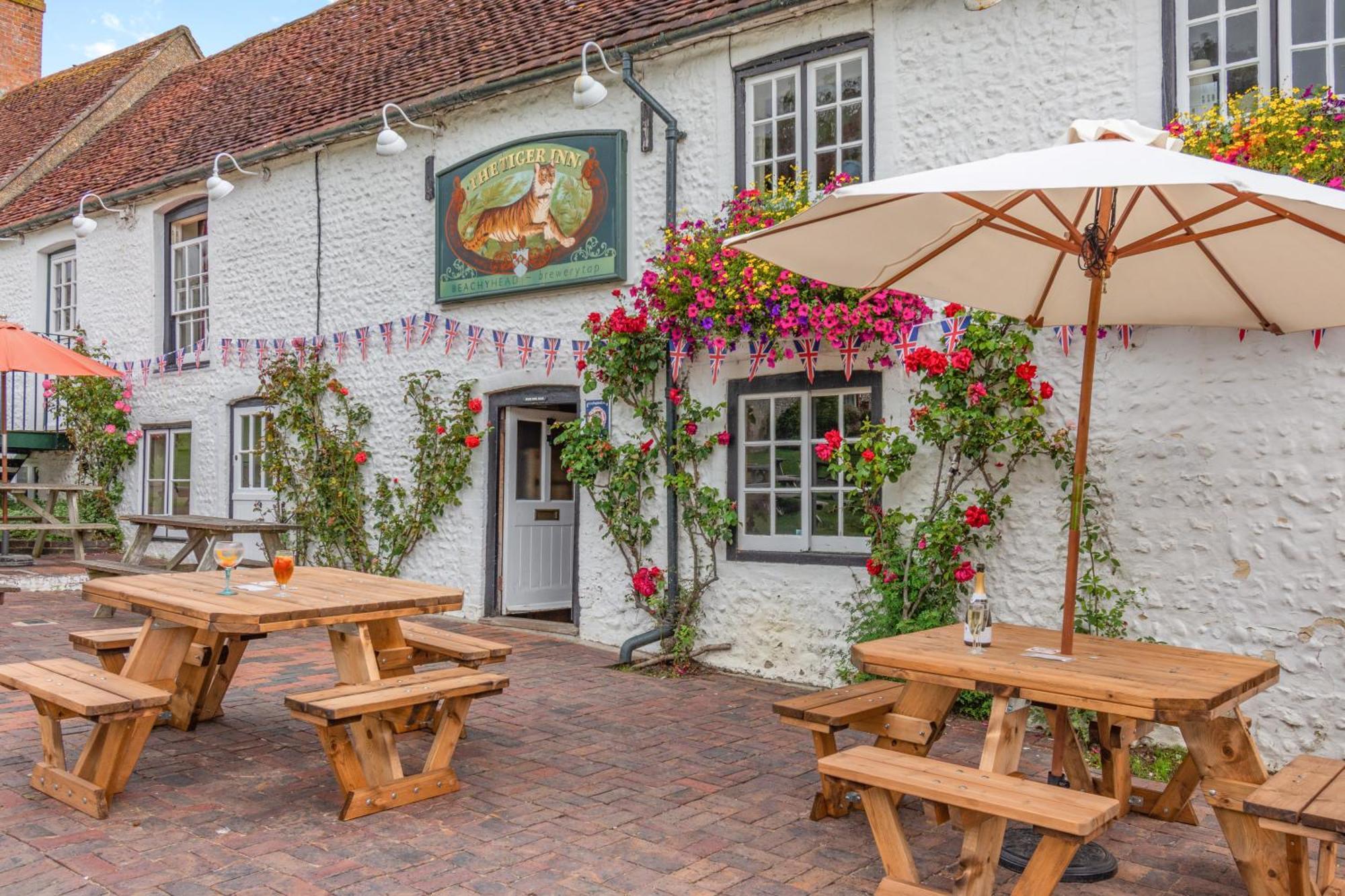 Tiger Inn - Elizabeth Eastdean エクステリア 写真